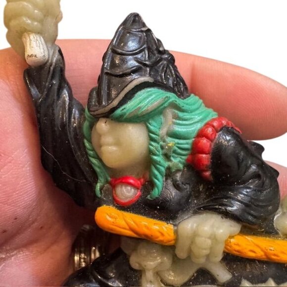 Vintage Witch Figurine Glow In The Dark Toy With Broomstick & Green Hair Hallowe - Picture 4 of 6